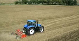 BK 320 típusú szárzúzó munkavégzés közben