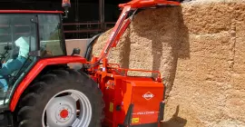 Désileuse distributrice POLYCROK au travail