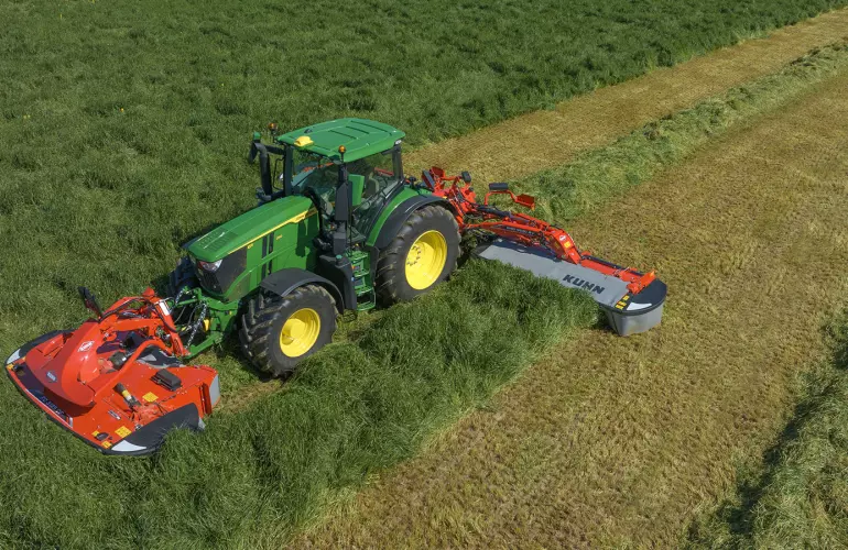 GMD 9530 RV at work in the field