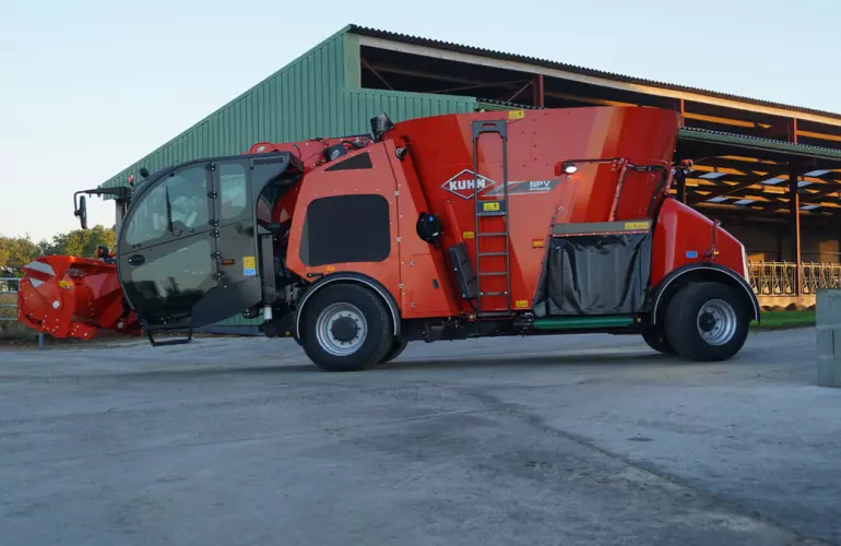 SPW Intense takarmánykeverő és kiosztó kocsi