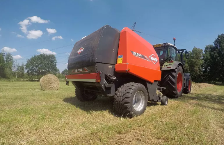 KUHN FB 2130 bálázás