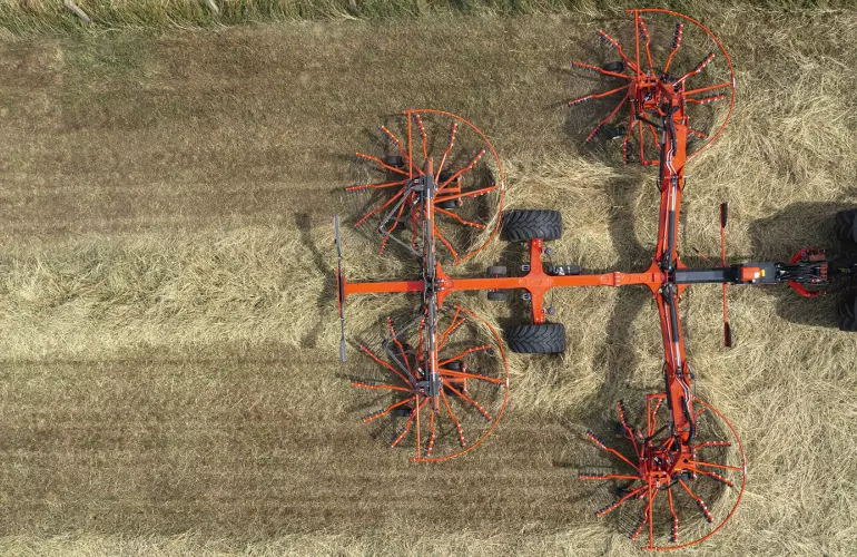 A GA 13231 4-rotoros rendképző munkavégzés közben