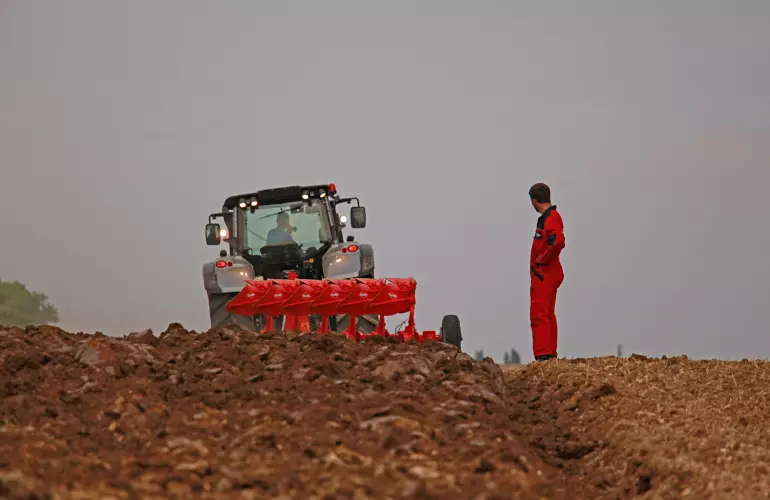 MASTER 153 ploughs are world-renowned references