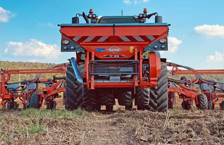 Air Precision Seed Drill MAXIMA 3 at work