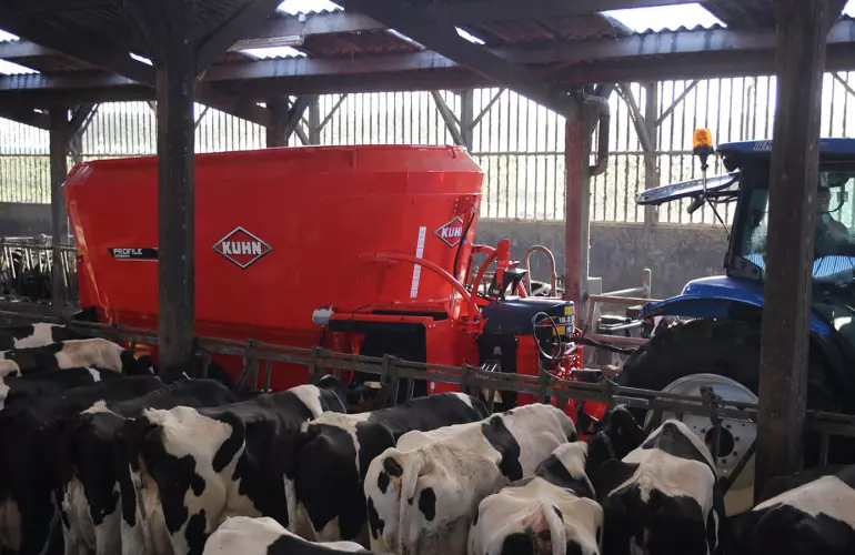 PROFILE CROSSMIX 2 CS munka közben