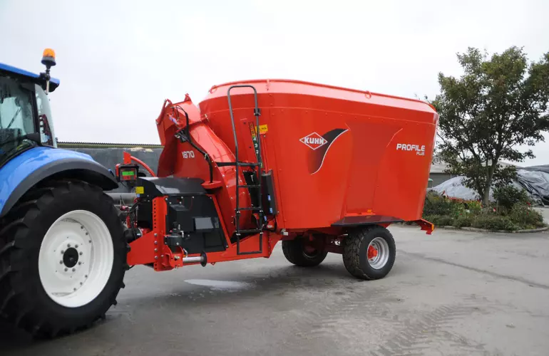 PROFILE PLUS 2 CS munkavégzés közben