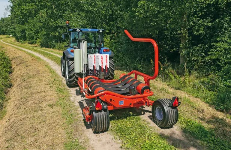 RW 1610 szállítási helyzetben, közúton