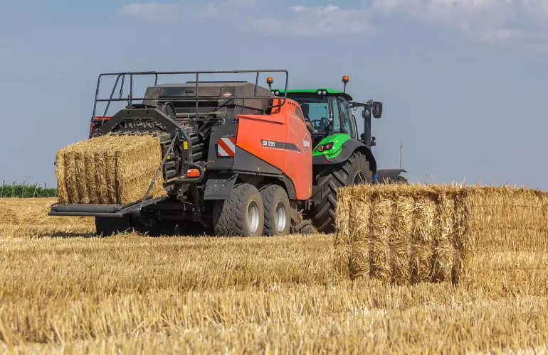 SB 1290 munka közben a szántóföldön