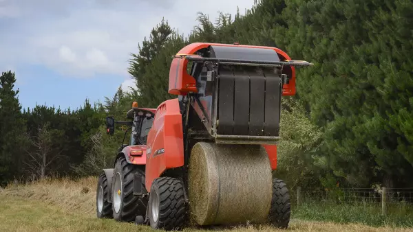 Az aktív nyújtási technológiával működő hálós kötözés állandó hálófeszítettséggel rendelkező, szilárd bálaformát biztosít.