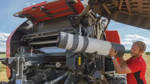 KUHN által szabadalmaztatott hálótekercstartó konzolok