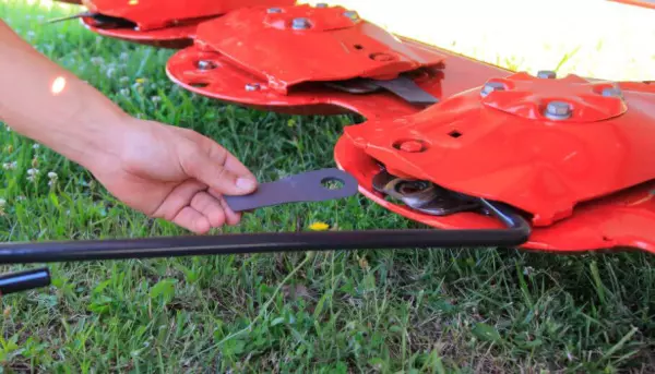 FAST-FIT gyorskioldású késrögzítési rendszer a gyors és biztonságos késcsere érdekében