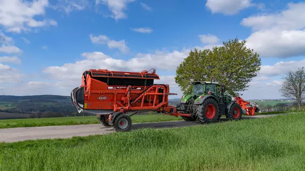 Az FC 13460 RA típusú szársértős fűkasza közúti közlekedésben