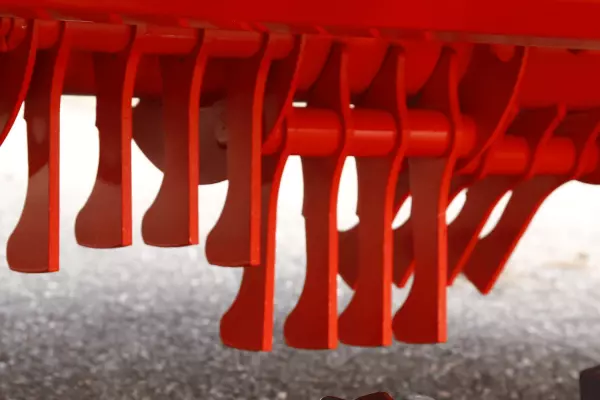 Az DIGIDRY acélujjak nagyon hatékonyan működnek nagy tömegű, hosszú vagy túlérett állományban, de alacsony növényállomány esetén is. 