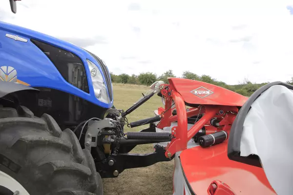 A talajnyomás mértékének módosítása a két erős rugó állításával.