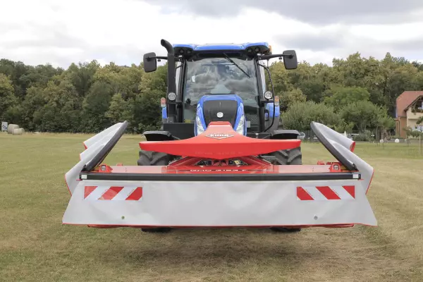 Vonulásnál kompakt, és nem akadályozza a kilátást