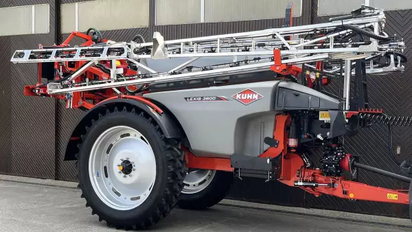 Az öblítőtartály a gép tömegközéppontjában