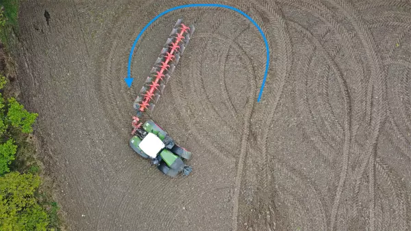 Optimalizált átfordítás és manőverezőképesség a KUHN MULTI-LEADER XT ekével