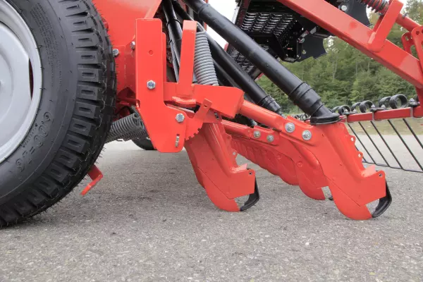 PREMIA mechanikus vetőgép Suffolk csúszócsoroszlyákkal a gazdaságos vetés érdekében