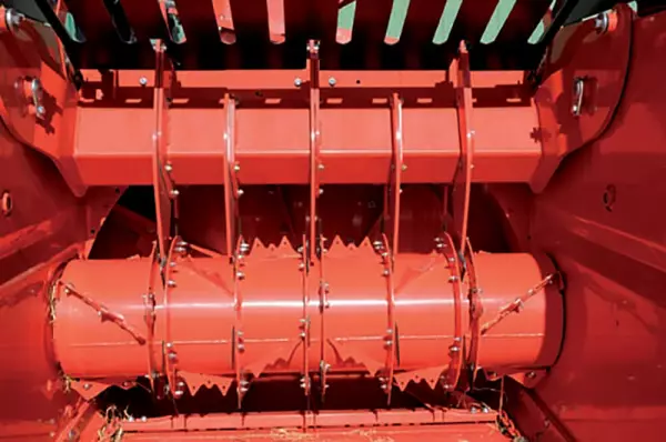 A PRIMOR 3570 M szalmafúvó és takarmánykiosztó szabályzófogainak megfelelő beállítása