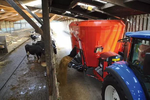 A KUHN PROFILE típuskínálat dönthető szállítószalagjai csendes működésűek és egyszerűen karbantarthatók.