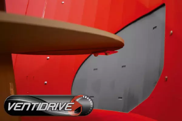 A VENTIDRIVE szalma-ajtónyílás szabadalmaztatott, aszimmetrikus formája fokozza a PROFIL PLUS típusok szalmaszívási és kifúvási teljesítményét.
