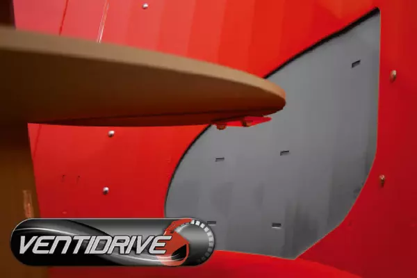 A VENTIDRIVE szalma-ajtónyílás szabadalmaztatott, aszimmetrikus formája fokozza a PROFIL PLUS típusok szalmaszívási teljesítményét.