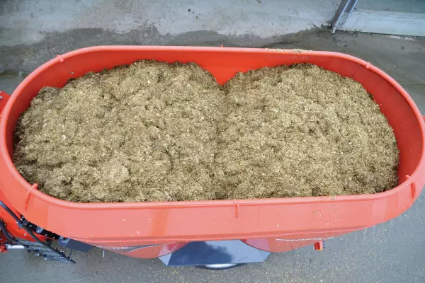 Tökéletesen beállított feltöltési arány a KUHN PROFILE 2DS takarmánykeverő-kiosztó kocsikon