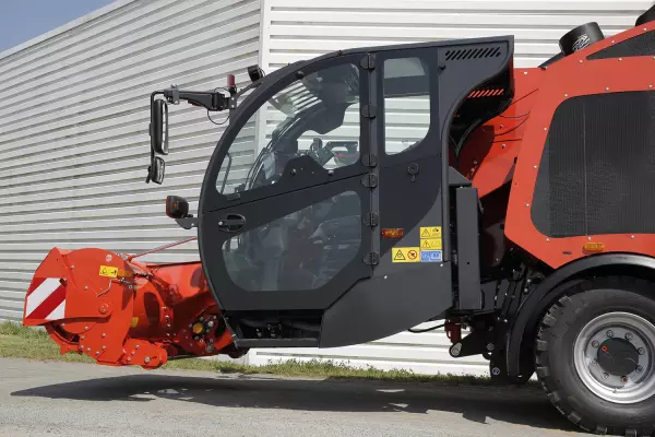 A KUHN SPW Intense önjáró takarmánykeverő-kiosztó kocsik rendkívül nagy ablakfelülettel rendelkeznek