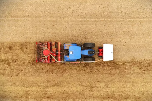 A TF 1512 típusú fronttartály széleskörű felhasználási lehetőségekkel rendelkezik.