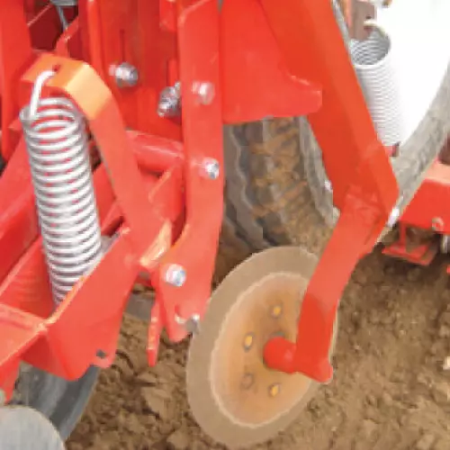 A PREMIA vetőgépek nyomlazítói megszüntetik a kerekek által okozott nyomot.