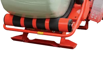 Az alacsony helyzetű asztal kíméletes bálalegördítést tesz lehetővé.