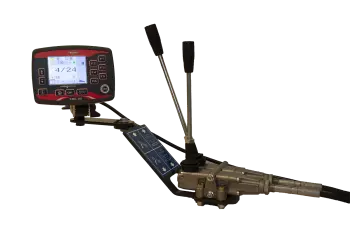 A számítógép-vezérelt változat (C) egy olyan vezérlőegységet használ, amely biztosítja a teljesen automatikus csomagolási folyamathoz szükséges összes információt és funkciót.