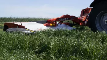 A NON-STOP biztonsági rendszer elmozdulási tartománya gondoskodik az FC 3115 szársértős kasza hatékony védelméről akadályba ütközés esetén.