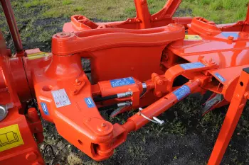 A MASTER 123 ekék kombinált oldaleltolás-/szögállítással rendelkeznek az optimalizált húzási tengelyvonal érdekében.