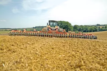 L'innovation STEADY CONTROL assure une profondeur de déchaumage parfaitement régulière.