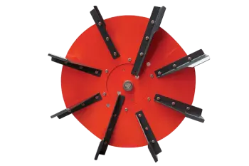 A KUHN PRIMOR 3570 M szalmafúvó és takarmánykiosztónak köszönhetően egyenletesen terített szalmatömeg, és megelégedett állatállomány.