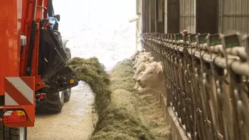 Szálas adagok nagy sebességű elosztása a szabadalmaztatott C-DRIVE nyílással