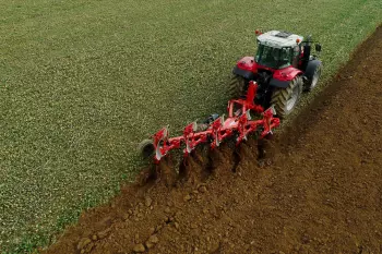 A VARI-MASTER L tarlón járó változata felülnézetből 