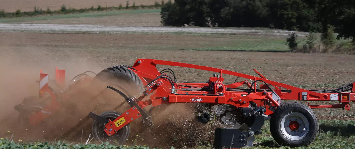 OPTIMER + 7503 equipped with 510 mm large notched discs for an optimal chopping up of crop residues