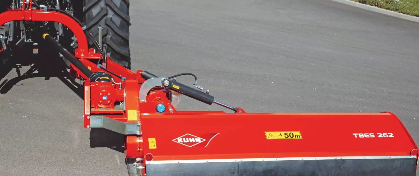 TBES 262 típusú szárzúzó álló helyzetben